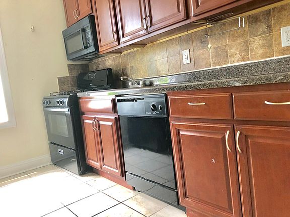 4th image of 11 Gardner Ave APT 36