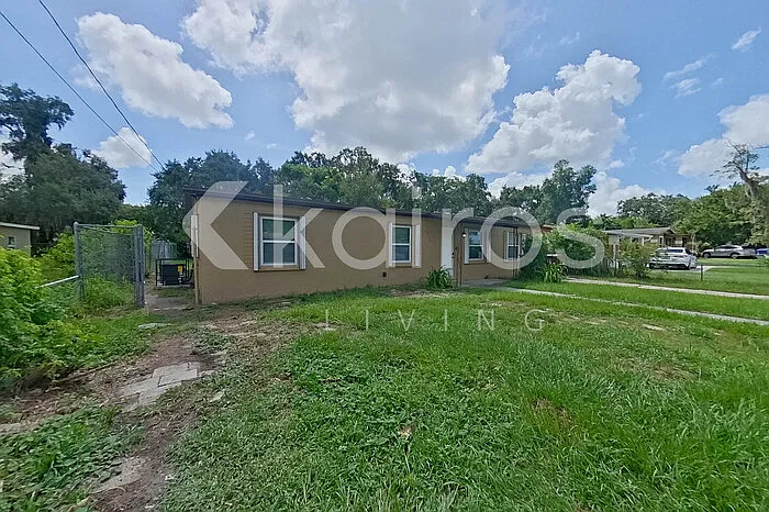 4 bed, 2.0 bath, 1752 sqft, $2,095 — Photo 3