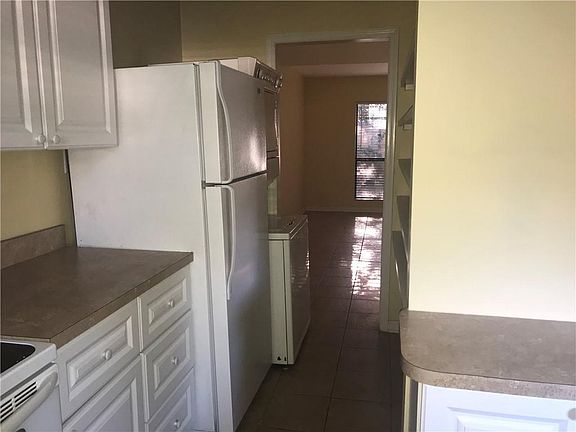3rd image of 424 Magnolia Ave APT 4