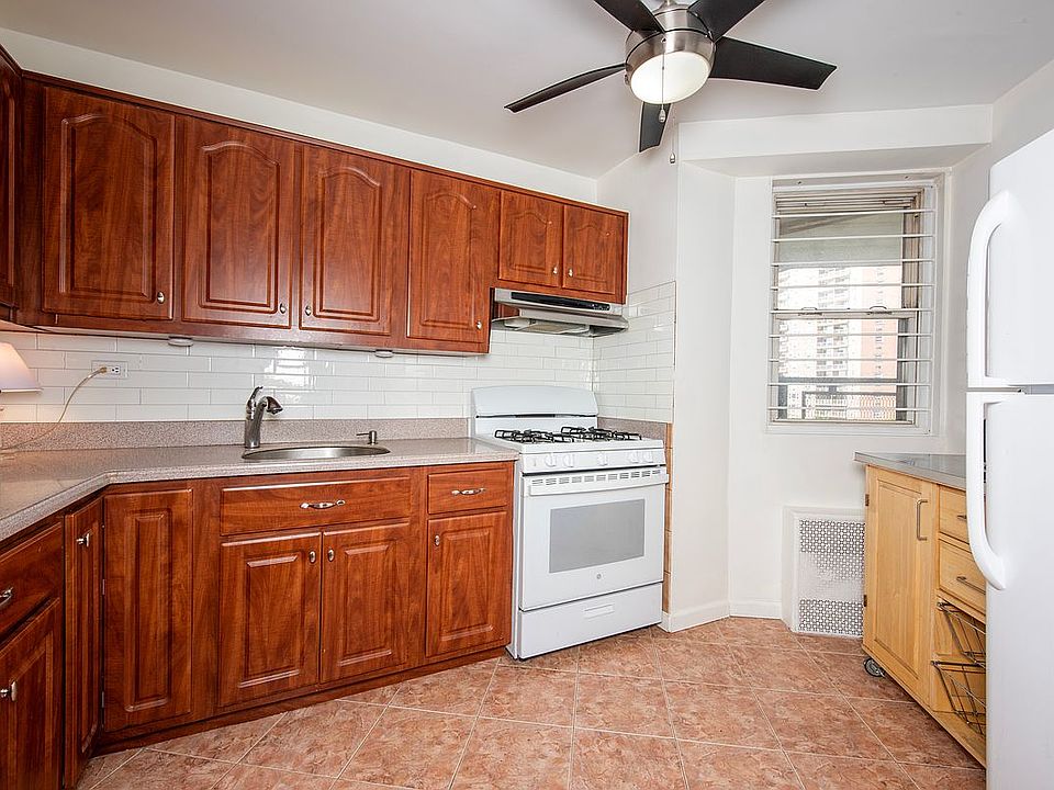 2nd image of 5800 Arlington Ave APT 5R