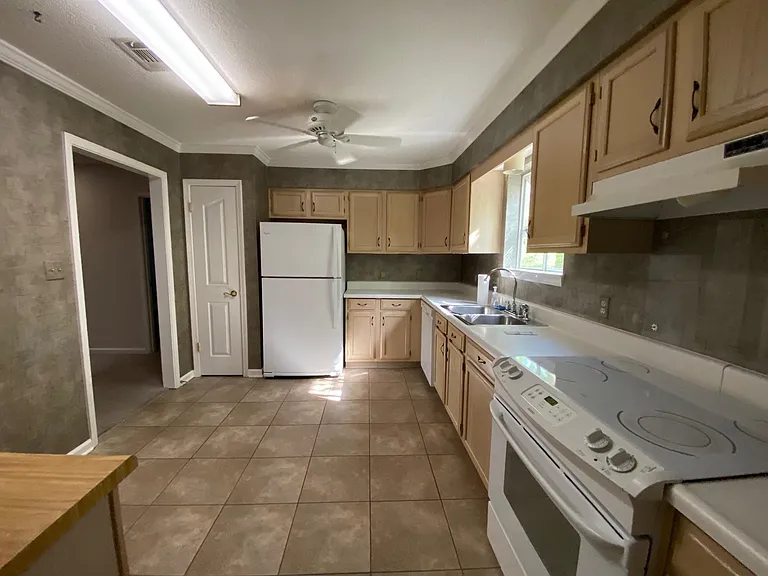 3008 Harpers Ferry Dr — Photo 8