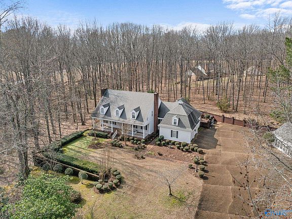 5th image of 71 Windsor Dr