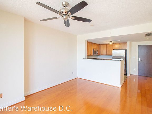 4th image of 1020 N Highland St Unit 323