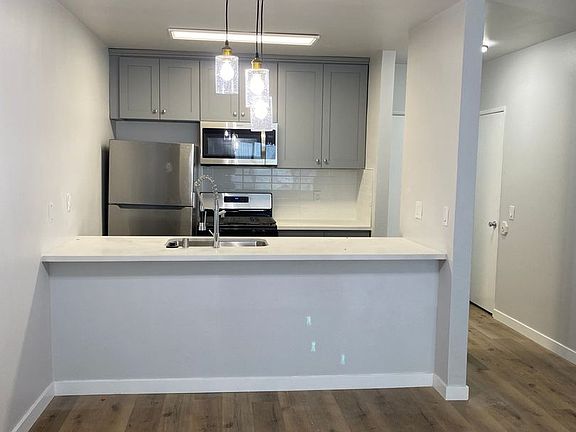 5th image of 1611 N Hobart Blvd APT 102