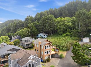1929 NE 71st St, Lincoln City, OR 97367