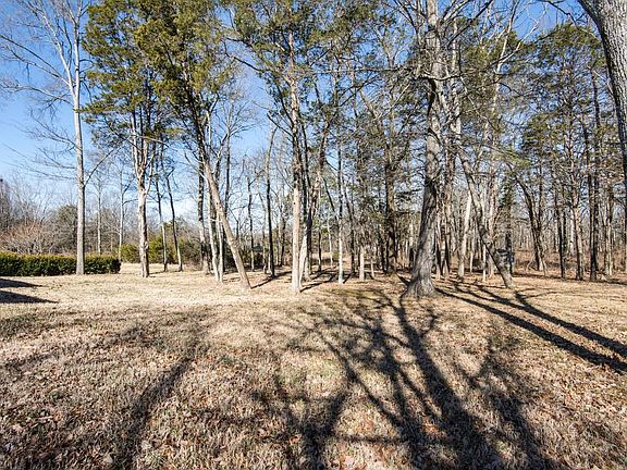 3rd image of 213 Norfolk Ln
