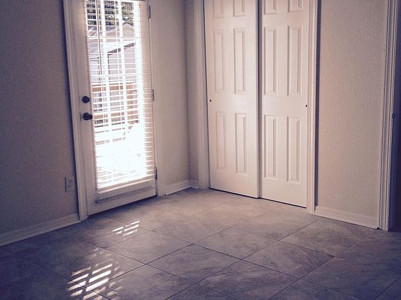 5th image of 304 N Excelda Ave