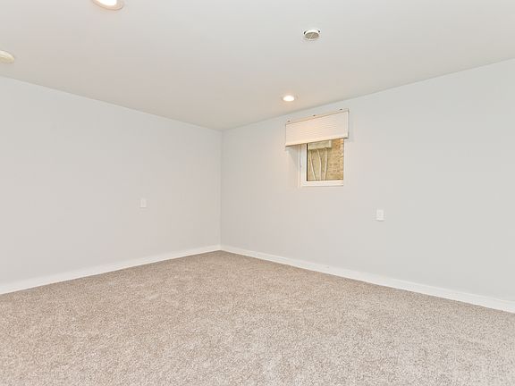 4th image of 3219 W Wilson Ave #G