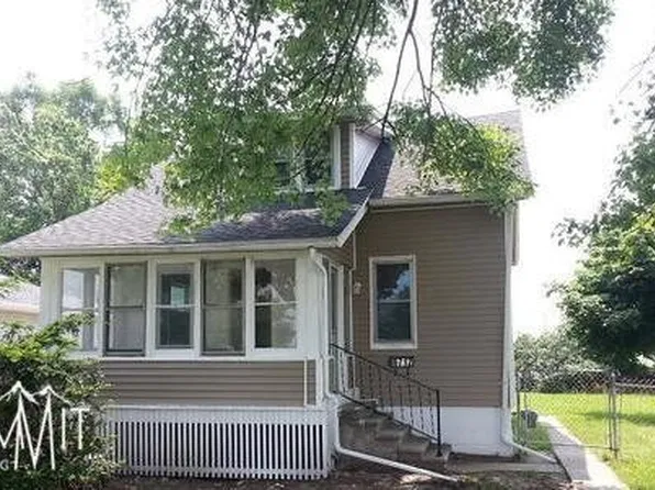 6712 Braun St, Center Line, MI 48015