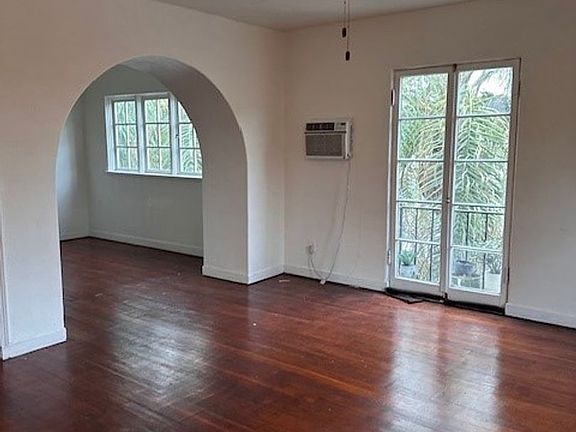 4th image of 553 Cedar Ave APT D