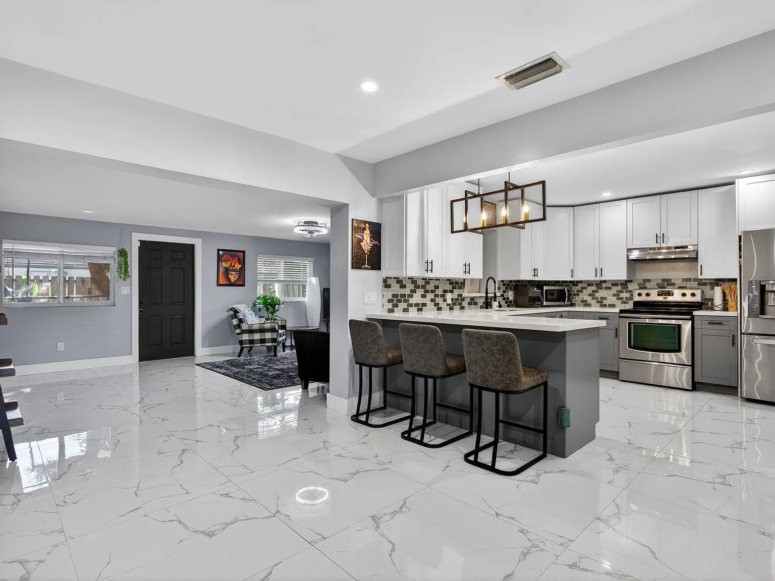 3 bed, 2.0 bath, 1816 sqft, $3,500 — Photo 1