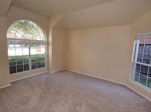 3rd image of 1825 Kingston Ln