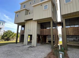 384 Pirates Landing Dr, Carrabelle, FL 32322