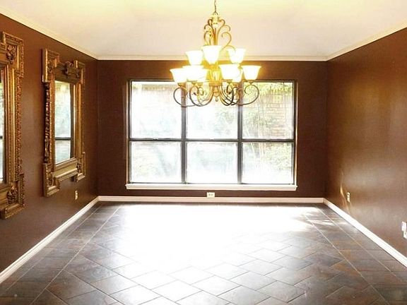 2nd image of 2403 Elmwood North Cir