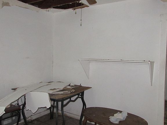 4th image of 3001 Hewes Ave