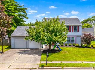 4 Daphne Ct, Edison, NJ 08820