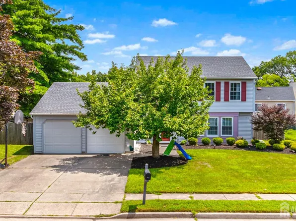 4 Daphne Ct, Edison, NJ 08820