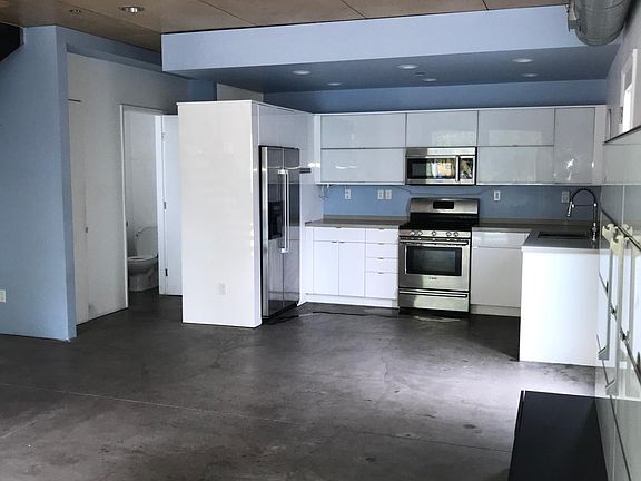 3rd image of 3243 Fay Ave