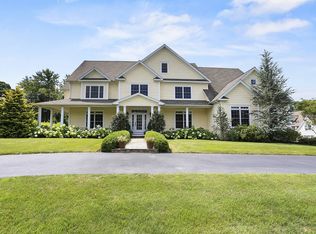 16 Settlers Ridge Dr, Trumbull, CT 06611
