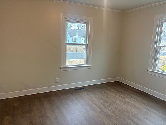 4th image of 415 S Park Dr