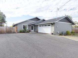 898 Coutant Ln, Grants Pass, OR 97527