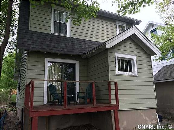 4th image of 302 Beattie St