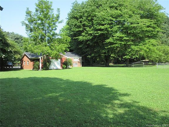 3rd image of 203 Kentucky Dr