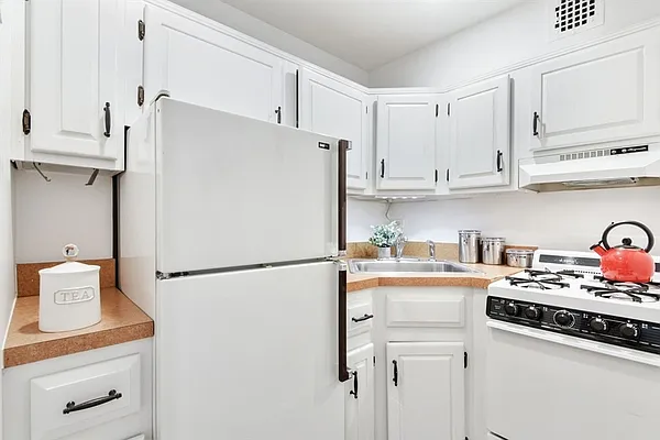 Sold by Citi Habitats | media 12