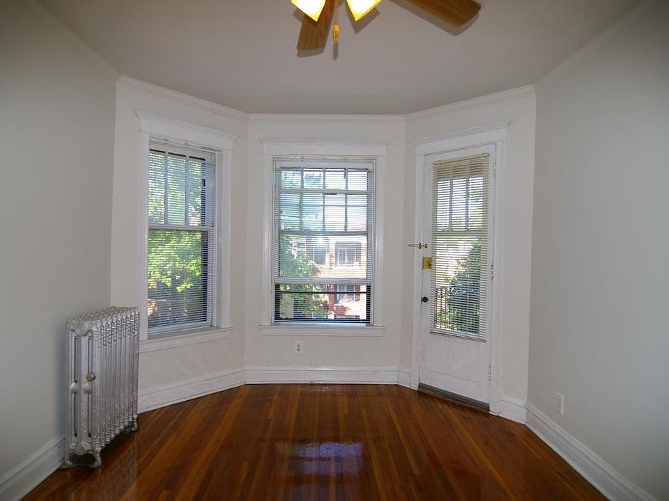 Living room looking West, front porch door closed.