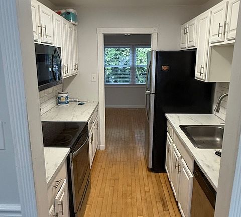 3rd image of 1631 Forest Hill Ct