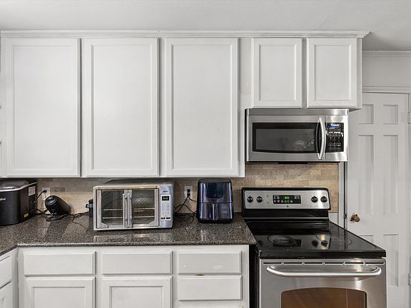 4th image of 3709 Bellaire Cir