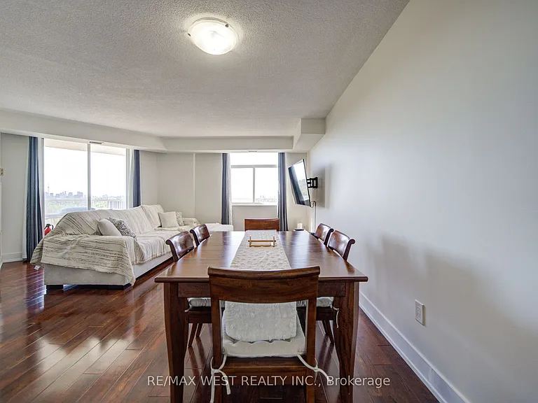 3559 Eglinton Ave W #1309 — Photo 10