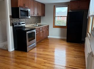 532 S 3rd St, Lindenhurst, NY 11757