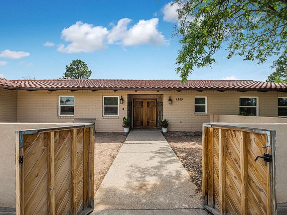 3rd image of 1325 Hertz Dr SE