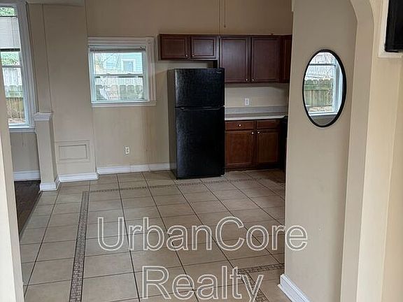 4th image of 2410 Cedar St