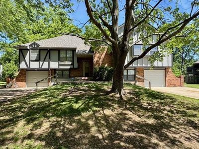 307 NW Highland Ln, Blue Springs, MO, 64014