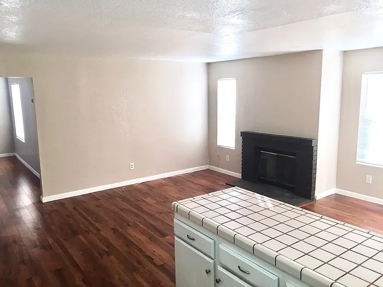 395 Cimarron Dr — Photo 7