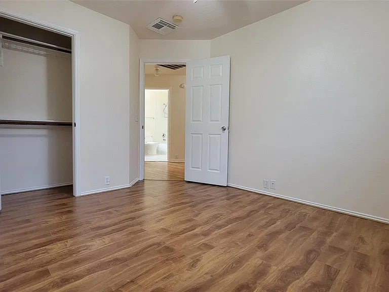 4831 Dark Canyon Ct — Photo 11