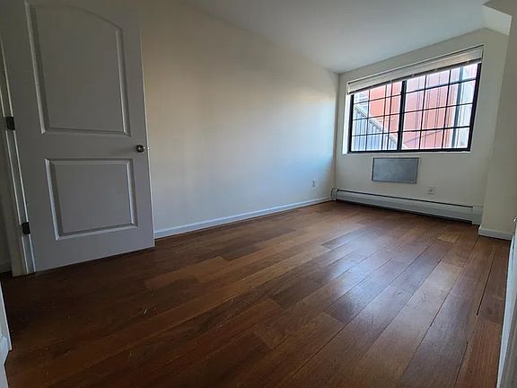 4th image of 1417 Longfellow Ave