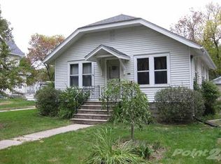 712 4th St, Kalona, IA 52247
