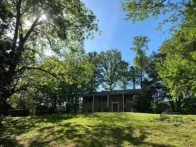2409 Wakefield Rd — Photo 4