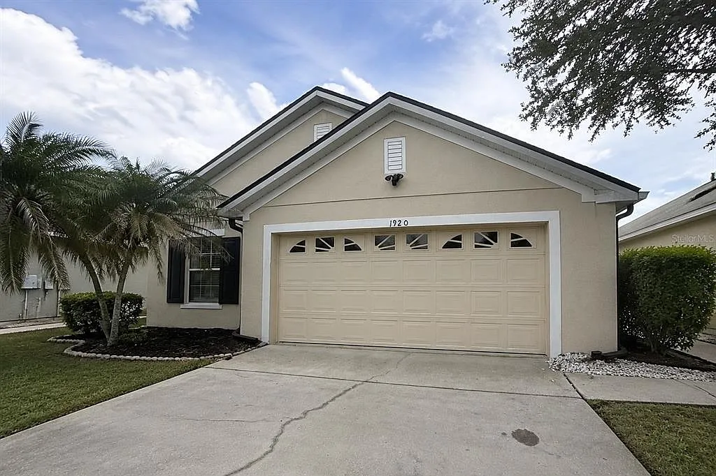 3 bed, 2.0 bath, 1405 sqft, $2,450 — Photo 1