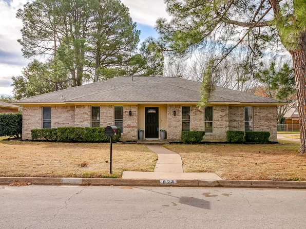 824 Sandpiper Dr, Denton, TX 76205