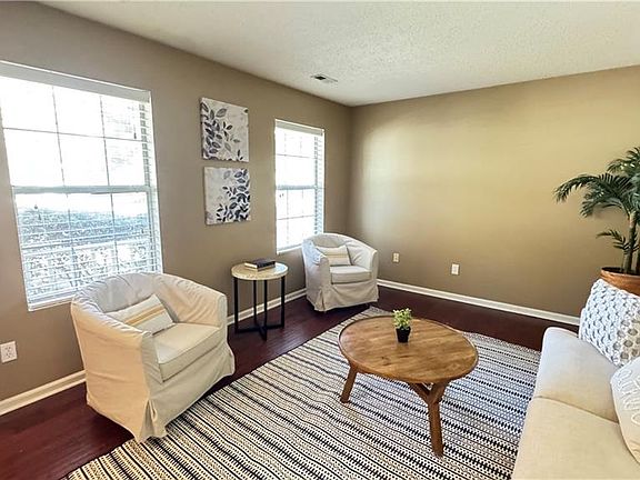 4th image of 103 Summerglen Rdg