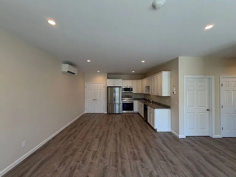 85 Lowell St — Photo 28