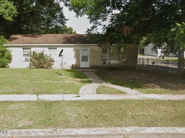 105 Town Homes Dr, Lafayette, LA 70501