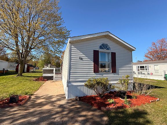 5th image of 68 Maple Ct