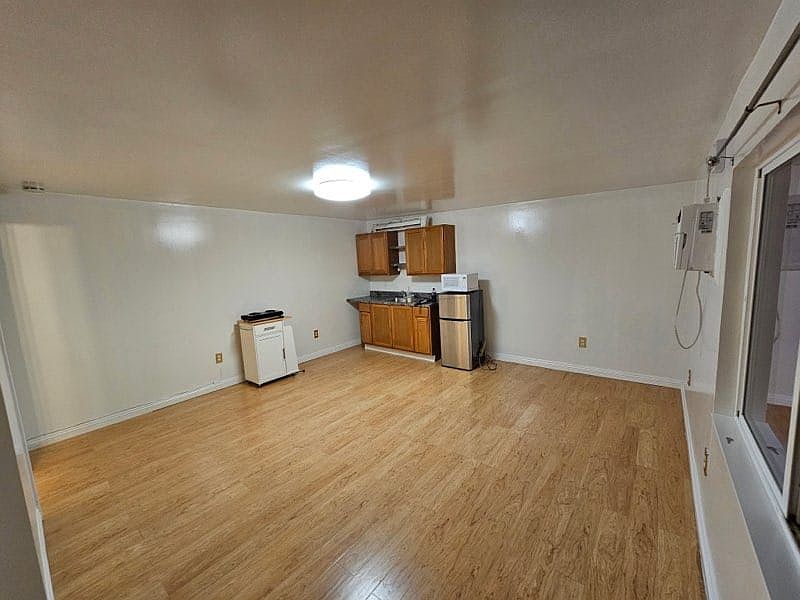 1st image of 428 Poplar Ave #B