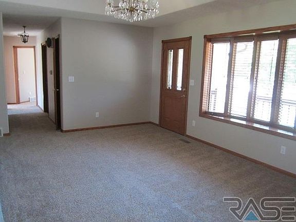 4th image of 1100 Heritage Dr