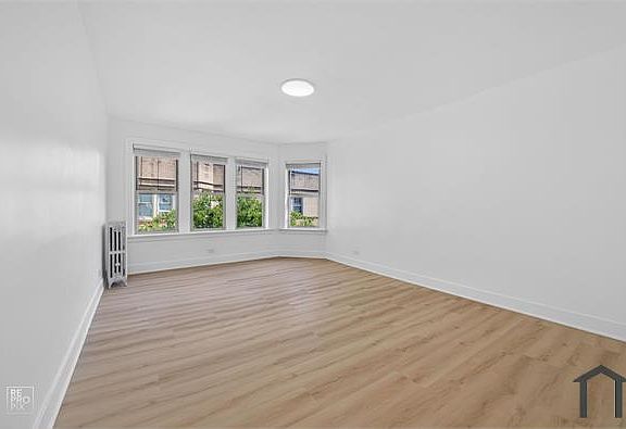 4th image of 6312 N Artesian Ave #3W